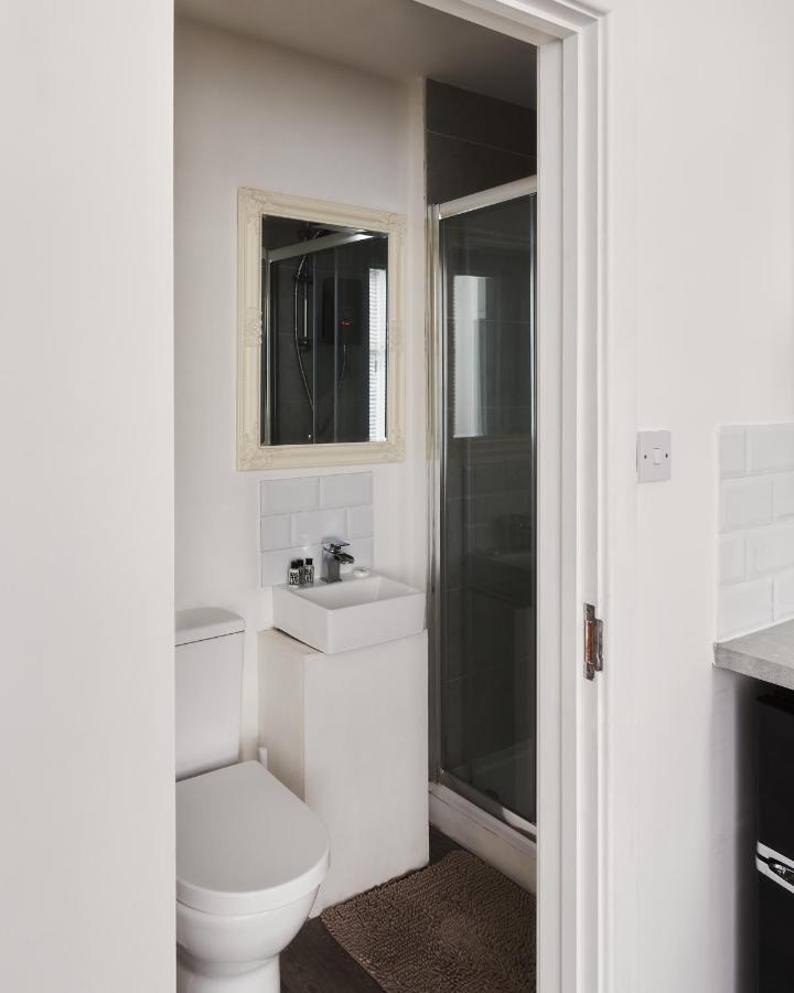 Modern Central Studio And One Bed Flats Close To The Beach Διαμέρισμα Μπόρνμουθ Εξωτερικό φωτογραφία
