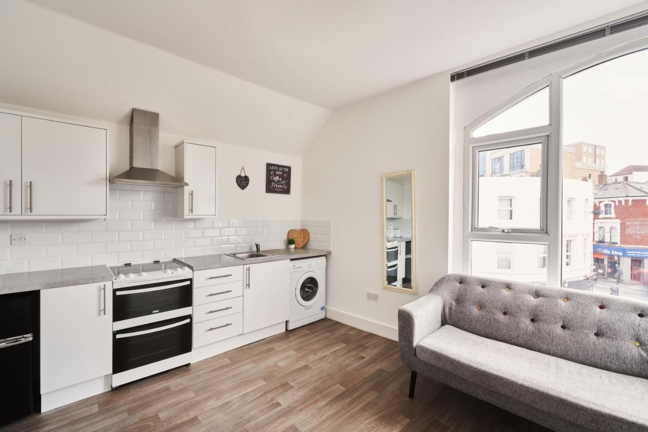Modern Central Studio And One Bed Flats Close To The Beach Διαμέρισμα Μπόρνμουθ Εξωτερικό φωτογραφία