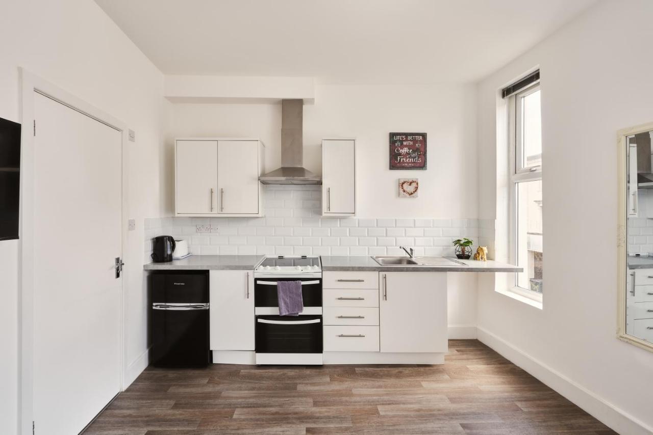 Modern Central Studio And One Bed Flats Close To The Beach Διαμέρισμα Μπόρνμουθ Εξωτερικό φωτογραφία