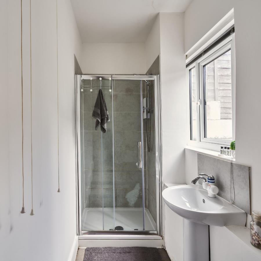 Modern Central Studio And One Bed Flats Close To The Beach Διαμέρισμα Μπόρνμουθ Εξωτερικό φωτογραφία