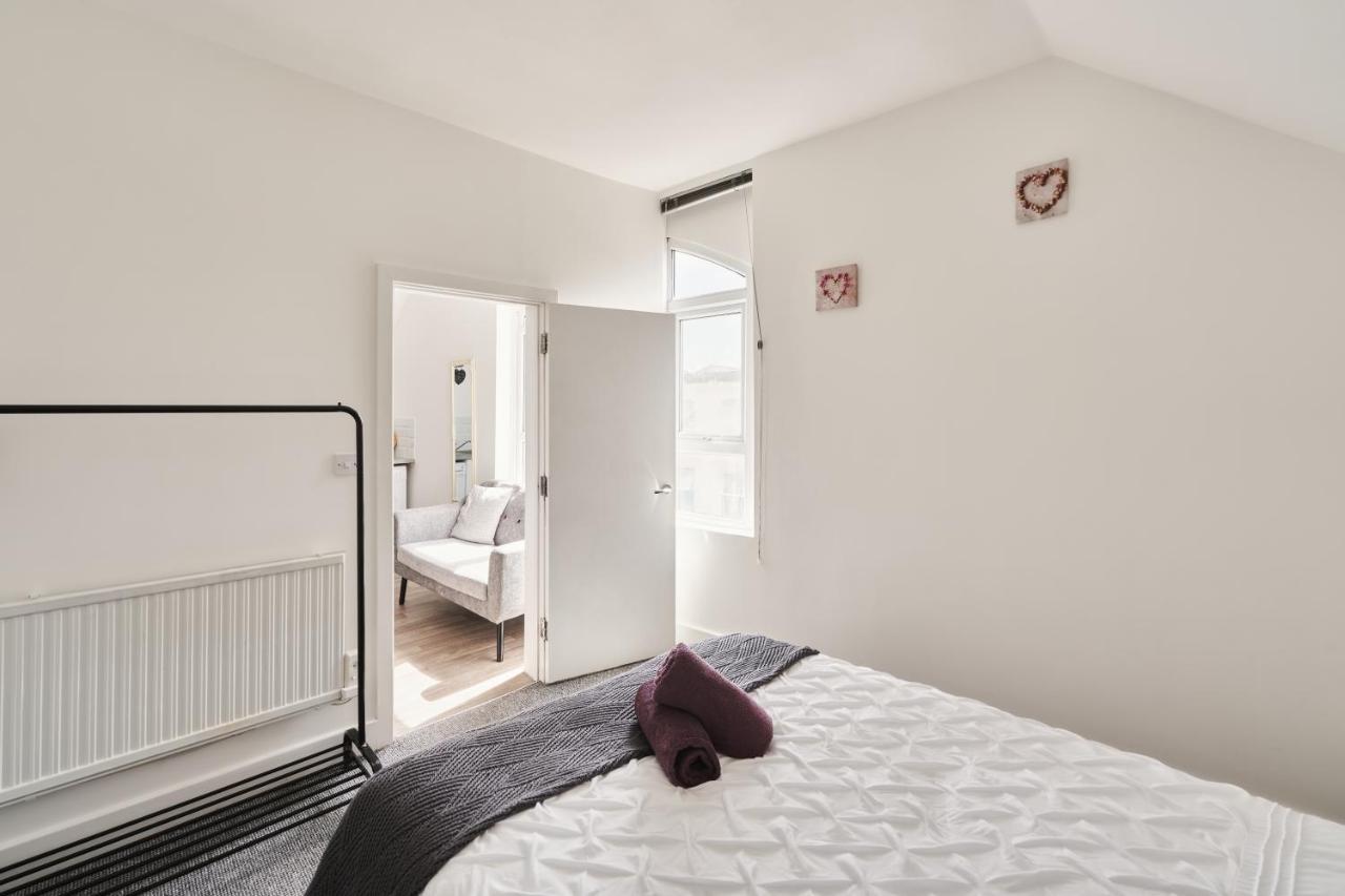 Modern Central Studio And One Bed Flats Close To The Beach Διαμέρισμα Μπόρνμουθ Εξωτερικό φωτογραφία