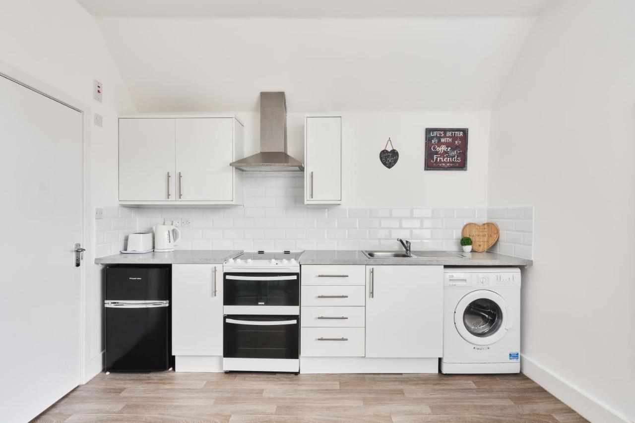 Modern Central Studio And One Bed Flats Close To The Beach Διαμέρισμα Μπόρνμουθ Εξωτερικό φωτογραφία