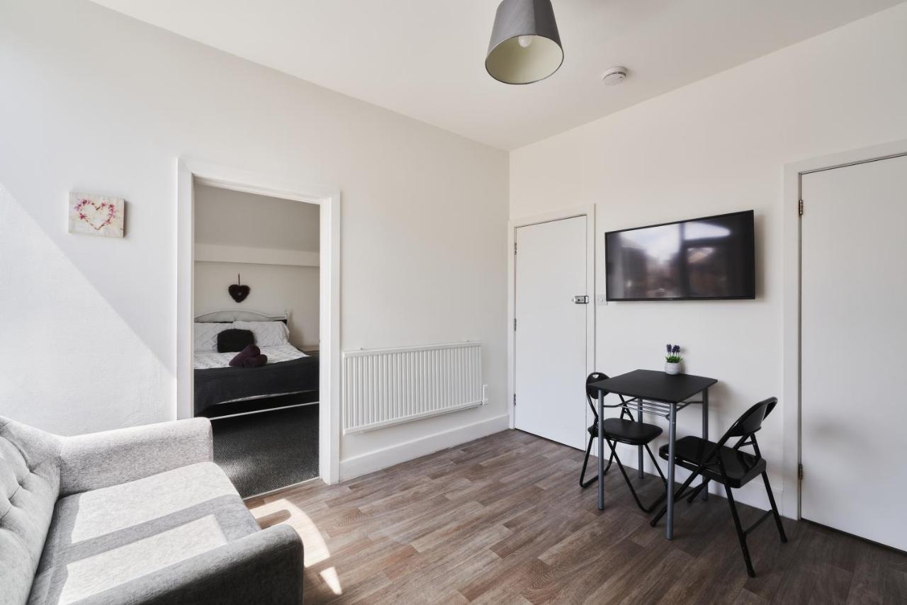 Modern Central Studio And One Bed Flats Close To The Beach Διαμέρισμα Μπόρνμουθ Εξωτερικό φωτογραφία