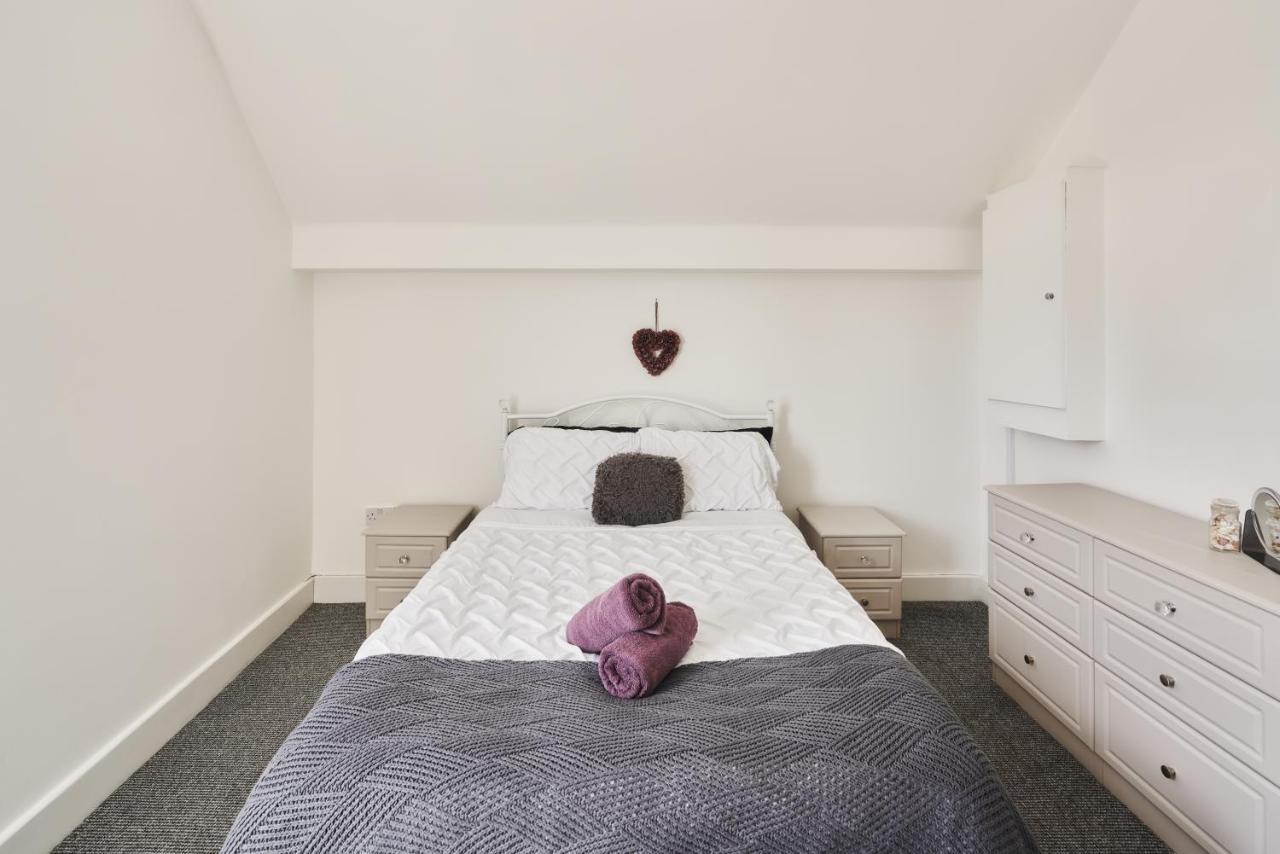 Modern Central Studio And One Bed Flats Close To The Beach Διαμέρισμα Μπόρνμουθ Εξωτερικό φωτογραφία