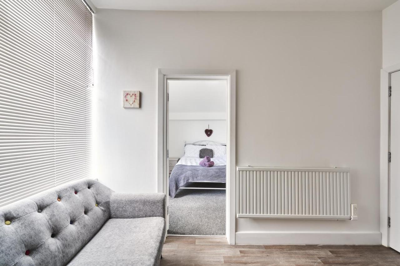 Modern Central Studio And One Bed Flats Close To The Beach Διαμέρισμα Μπόρνμουθ Εξωτερικό φωτογραφία