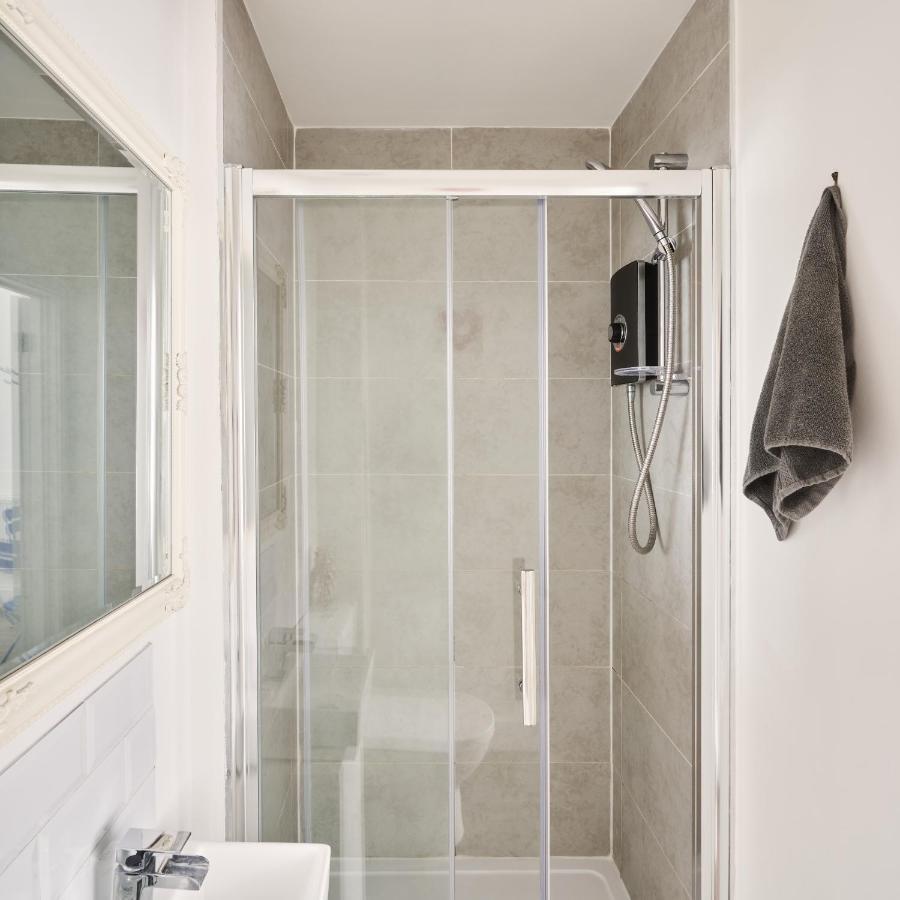 Modern Central Studio And One Bed Flats Close To The Beach Διαμέρισμα Μπόρνμουθ Εξωτερικό φωτογραφία